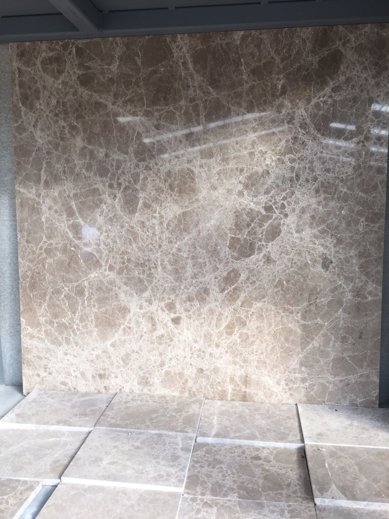 MARMOL BEIGE SERPIENTE
