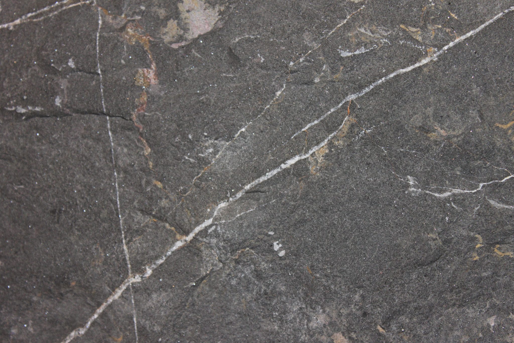 MARMOL NEGRO CALATORAO